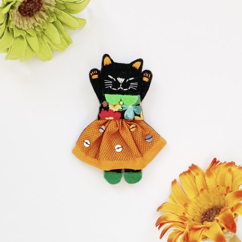 ●SOLD OUT●一点物【おめかしおねむねこミニブローチ】ハロウィン猫ちゃん（フェルト・刺繍・インテリア・オレンジ・秋冬）