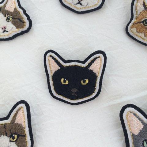 猫の手刺繍ブローチ #1クロネコ