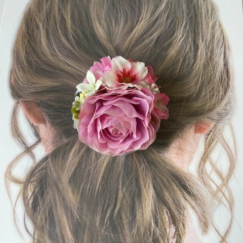 ピンクのラナンキュラスと桜のヘアゴム　サクラ　さくら　お花　ヘアゴム　髪飾り　お出掛け　ヘアアクセサリー 