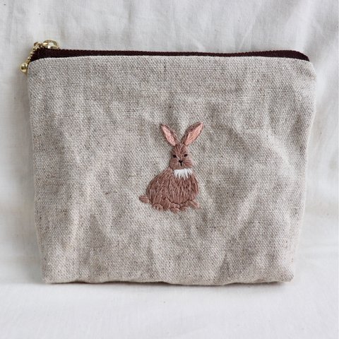 【SALE】4/31まで【期間限定】リネン 刺繍 ファスナー ポーチ (野うさぎ🐇)【送料無料🆓】