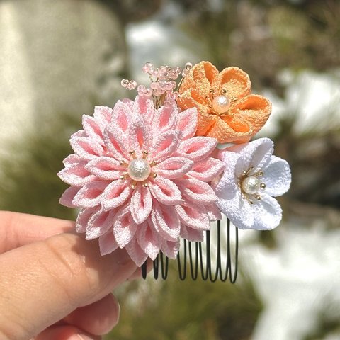 つまみ細工髪飾り🌸　3輪つまみ細工コーム🌸　卒業式　夏祭り　和装　七五三　成人式　🌼