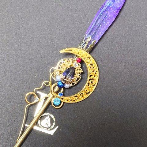 紫(ﾕｶﾘ)に浮かぶ月の杖