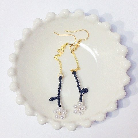 ビーズピアス　ビーズイヤリング　ゆらゆらピアス　~雪のパールフラワー~ Beaded Piercings Earrings 비즈귀걸이