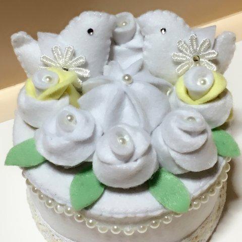 フェルトのケーキ型リングピロー♡ ホワイト（送料込）