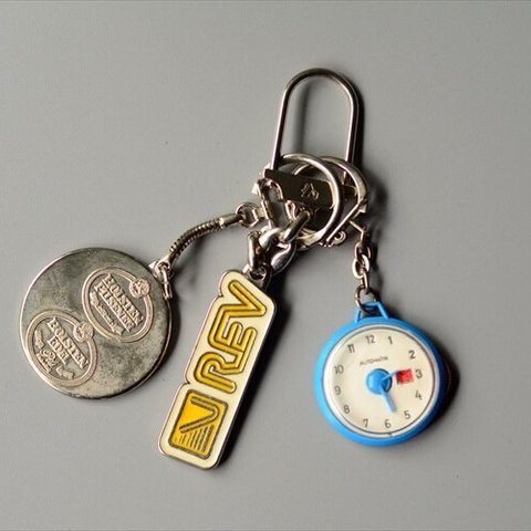 ヨーロッパから ヴィンテージキーホルダー 3個セット ドイツ フランス アメリカなどから Vintage keychain アンティーク_240313 ig3835_2
