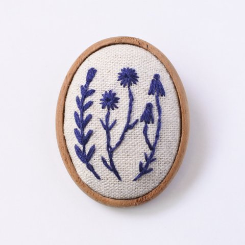 【木枠のブローチ】草花（ネイビーの1色刺繍）／ リネン