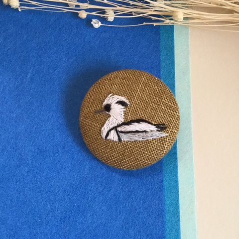 お池の ミコアイサ　刺繍ブローチ