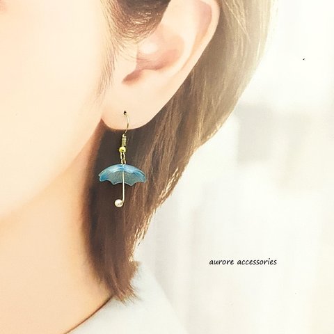 umbrella pierced earrings　アンブレラ　傘　ブルー　透明感　上品　個性的　