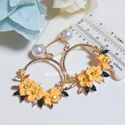 R ピアス：フラワーフープ　山吹