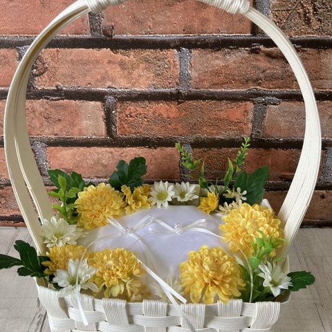 イニシャル無料‼️  黄色い花々のリングピロー　　かご
