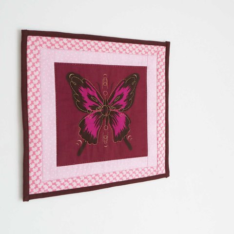 蝶々　タペストリー　ピンク