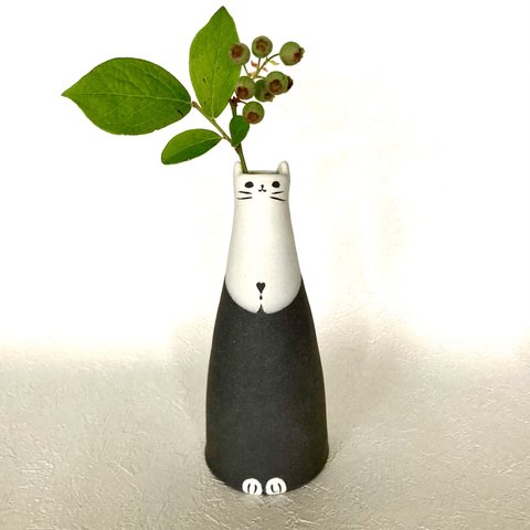 猫　花瓶　〈一輪挿し〉