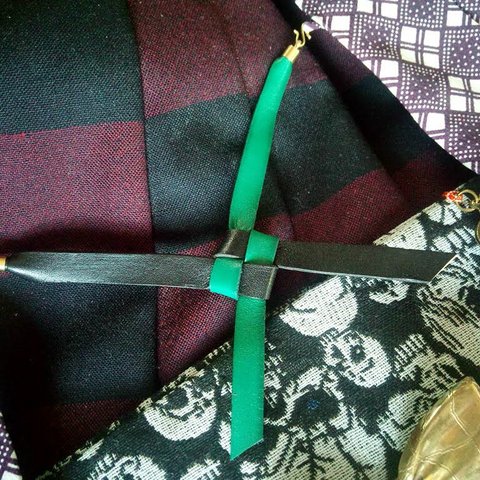 本革羽織紐　 緑+黒色　レザーを縁起の良い叶結びにし着物や浴衣の羽織に！