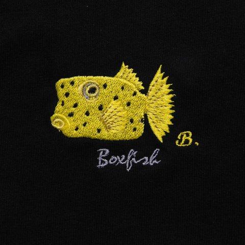 はこふぐ【Boxfish】の刺繍入りオリジナルTシャツｰお好きなアルファベットをおひとつ-