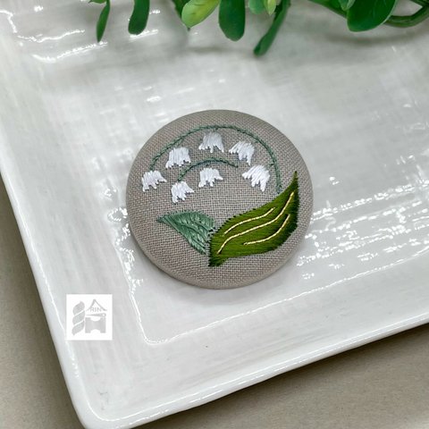 受注製作　すずらん　刺繍ブローチ　絹糸と金糸の日本刺繍