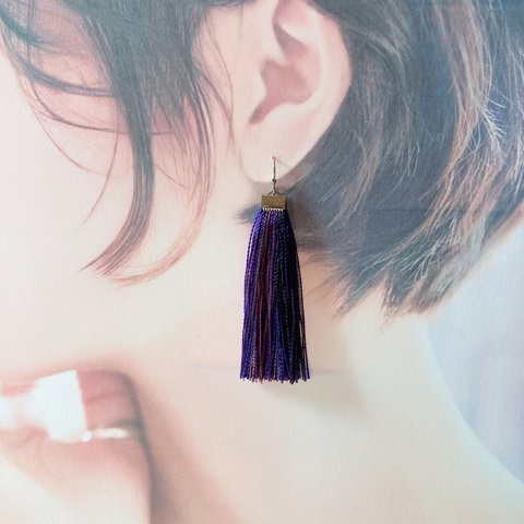 紫色・シルク糸のタッセルピアス・イヤリング