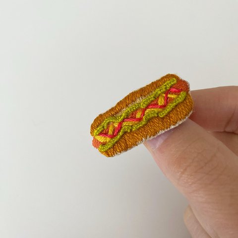 ホットドッグ 手刺繍ブローチ