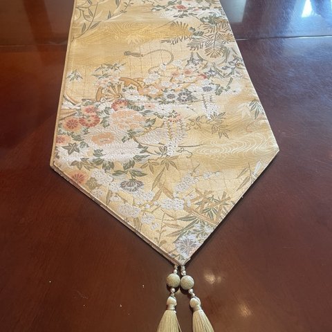 2536豪華刺繍の袋帯リメイク！タッセル付き正絹テーブルランナー　花爛漫！