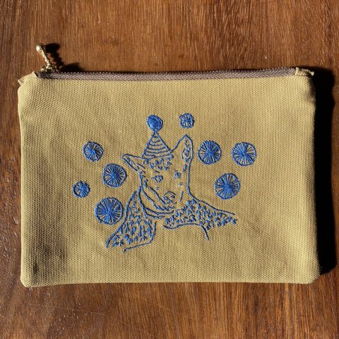 犬刺繍ポーチ