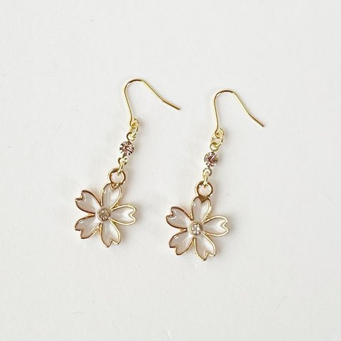 フラワーピアス 桜ピアス ホワイト