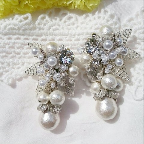 Beads flower× cottonpearl earring（silver×silver）