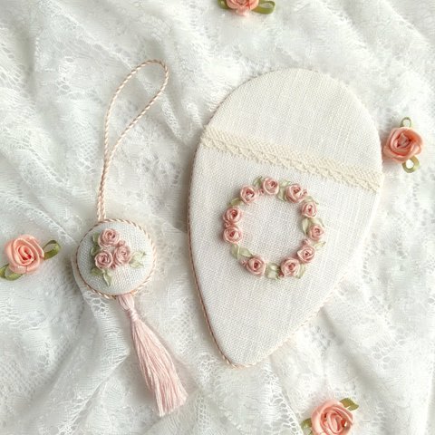 ピンクローズ刺繍のシザーケース＆シザーキーパー【リボン刺繍】