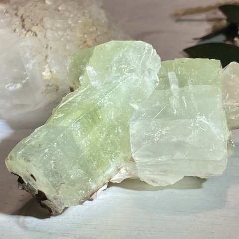 天使の水晶✨　レインボー　グリーン　アポフィライト　原石　ラフストーン　魚眼石