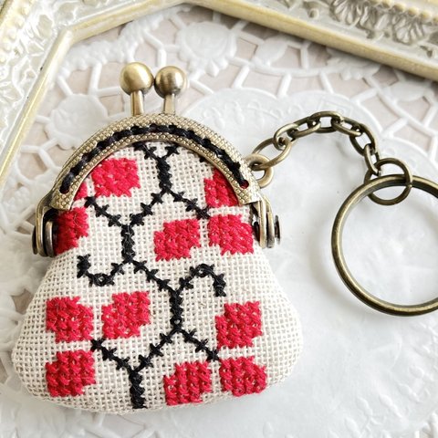 【寄付】ウクライナ刺繍のミニがまぐちキーホルダー(1)