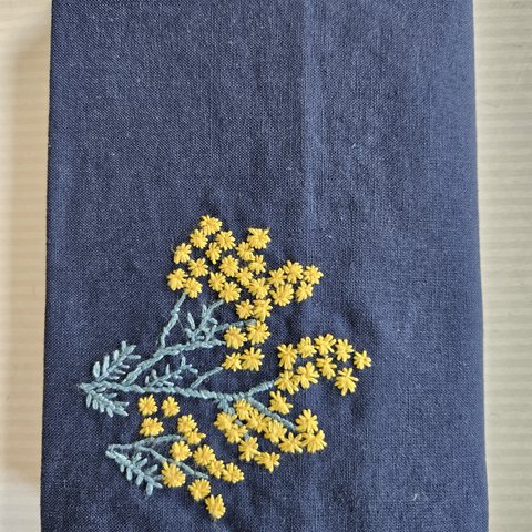 刺繍ブックカバー　ミモザモチーフ