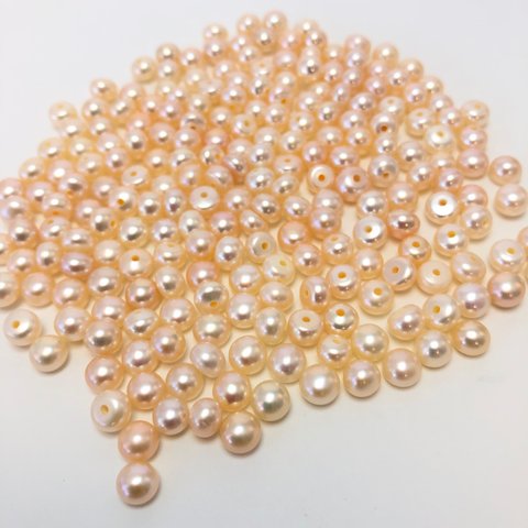 淡水真珠5.0-5.5mmボタン　片穴　オレンジ系ナチュラルカラー　※50ピースセット　