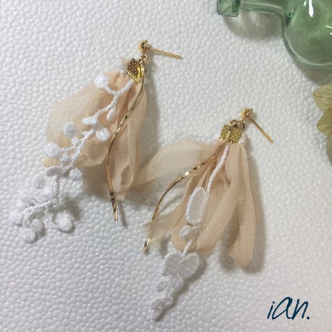 ian. タッセル☆ピンク ピアス