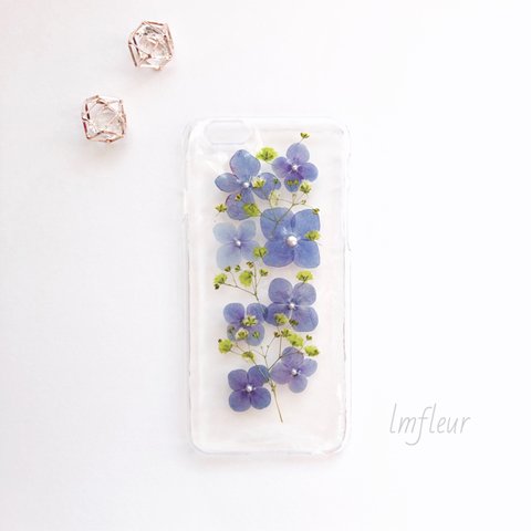 紫陽花とかすみ草のiPhoneケース / 押し花ケース〈iPhoneX/iPhone8/iPhone7/iPhone6s/iPhone6対応〉