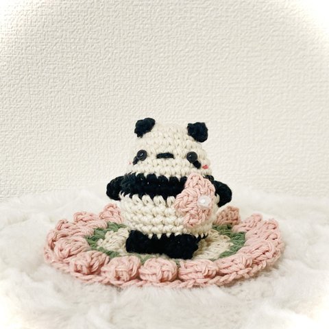 ［Sold Out］コロンシリーズ　パンダちゃん（さくら編）の編みぐるみ🐼