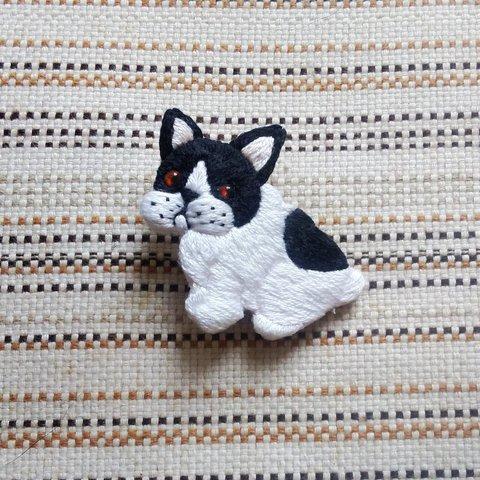 フレンチブルドッグの刺繍ブローチ　フレブル　犬