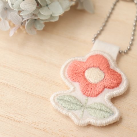 /刺繍/オレンジ花のキーホルダー