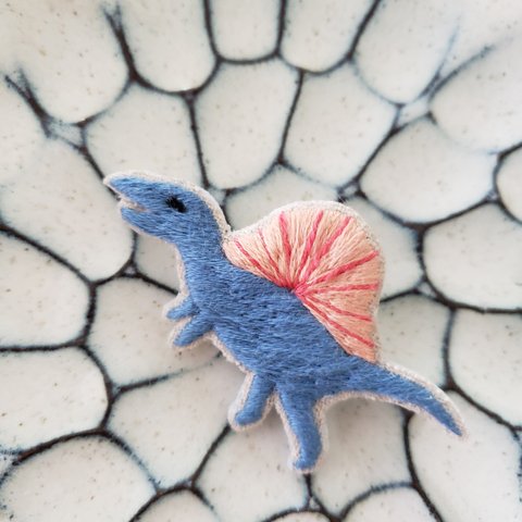 恐竜の刺繍ブローチ（スピノサウルス）【受注製作】