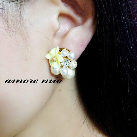 Small Spring Flower and Pearl Earrings ／ Yellow