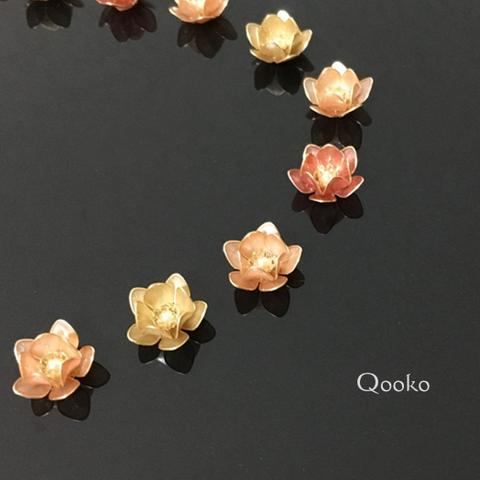 蓮の花のピアス【メタリックカラー】