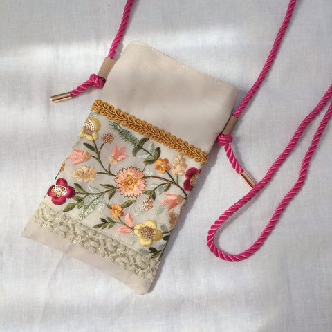 刺繍リボンのスマホポーチ<国産11号帆布使用>