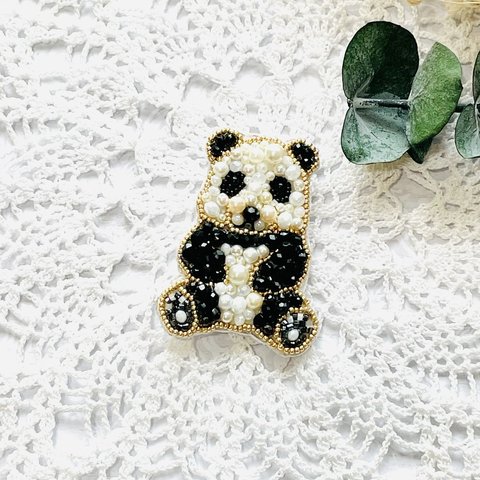 ビーズのオートクチュール刺繍ブローチ・パンダ