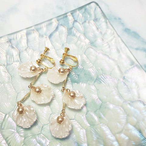 連なる花びらピアス/イヤリング