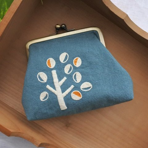 4700→4200円　めぐみの木　刺繍　がま口ポーチ　ちぐさ色