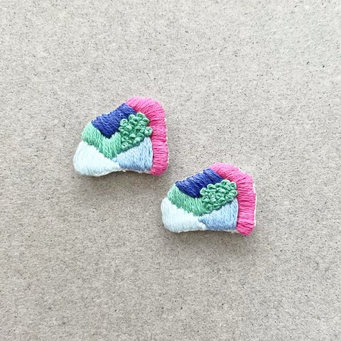 blue×pink刺繍ピアス