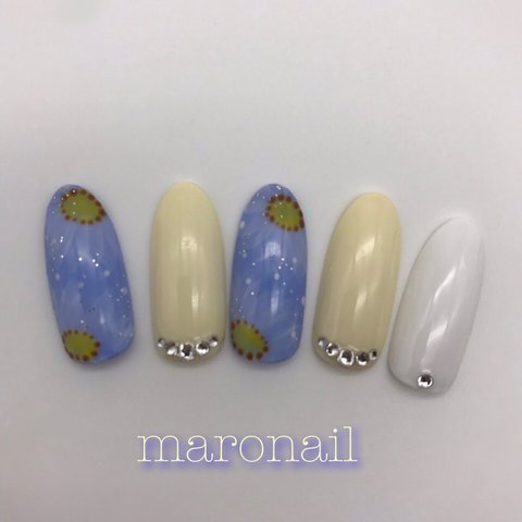 ラメがいっぱいキラキラお上品なフラワーネイルチップ💅