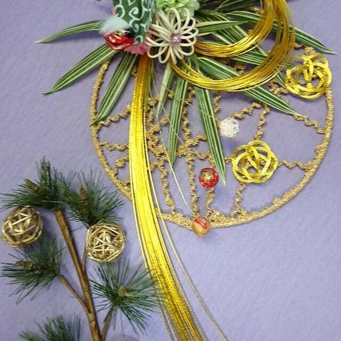 お正月飾り　金の輪（水引かざり）