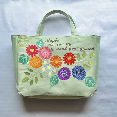 カラフルなお花刺繍のアスパラガスグリーントートバッグ