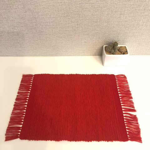 華やかレッドの裂き織りマット　22cm×33cm