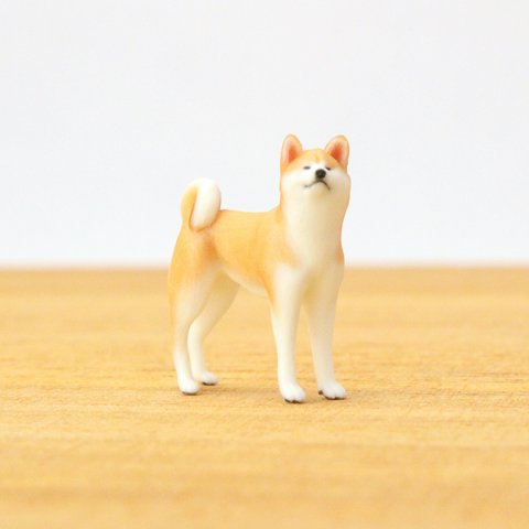 秋田犬のフィギュア