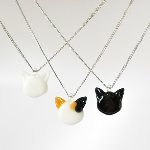 ガラスの猫ネックレス(白猫、三毛猫、黒猫)