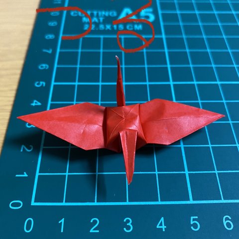 折り紙で作った鶴です